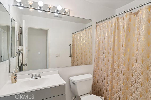 Detail Gallery Image 27 of 47 For 5667 Dartmoor Cir, Oceanside,  CA 92057 - 4 Beds | 3 Baths