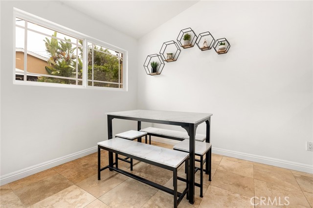 Detail Gallery Image 8 of 27 For 20300 Oxnard, Woodland Hills,  CA 91367 - 3 Beds | 2 Baths