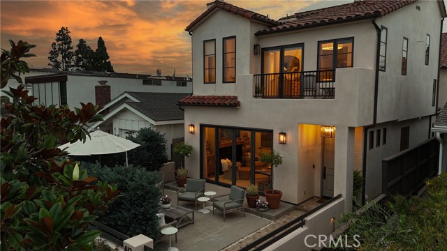 613 Larkspur Avenue, Corona del Mar CA: https://media.crmls.org/medias/f5602dcb-7ac7-43a7-8ccc-77a574677f3c.jpg