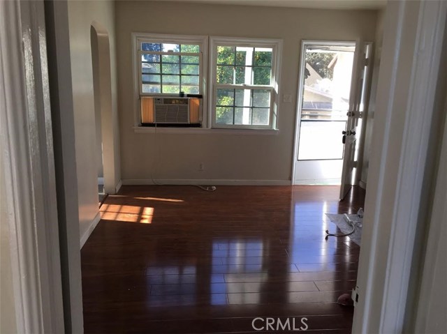 Detail Gallery Image 3 of 5 For 500 N Electric Ave #C,  Alhambra,  CA 91801 - 1 Beds | 1 Baths