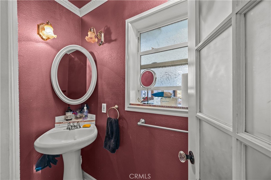 https://media.crmls.org/medias/f560b279-93ff-4917-91e2-1c7dea5b87e4.jpg?preset=X-Large