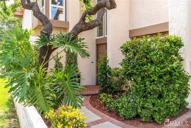 10 Lassen, Irvine CA: https://media.crmls.org/medias/f56286c1-2f16-47bf-86d6-875610f5272a.jpg