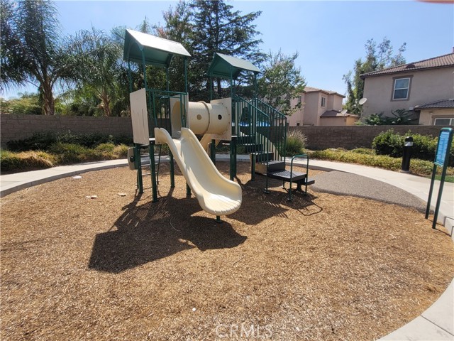 4022 Sutton Court, Riverside CA: https://media.crmls.org/medias/f5629117-04fd-4d0d-8f25-79cb427e44cd.jpg