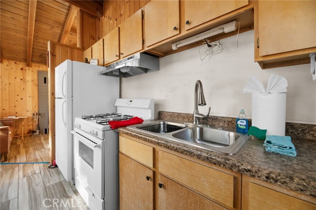 Detail Gallery Image 5 of 21 For 1141 W Alta Vista Ave, Big Bear City,  CA 92314 - 2 Beds | 1 Baths