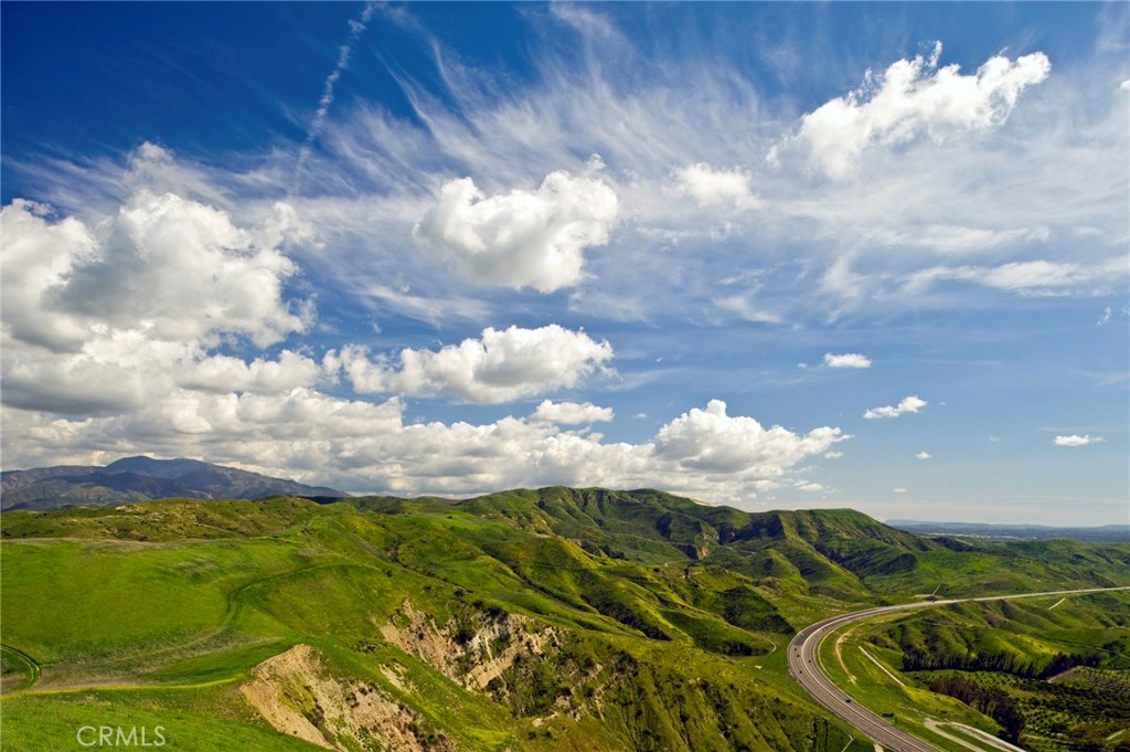 https://media.crmls.org/medias/f5630896-d97c-480c-b2dc-c38a36189cdf.jpg?preset=X-Large