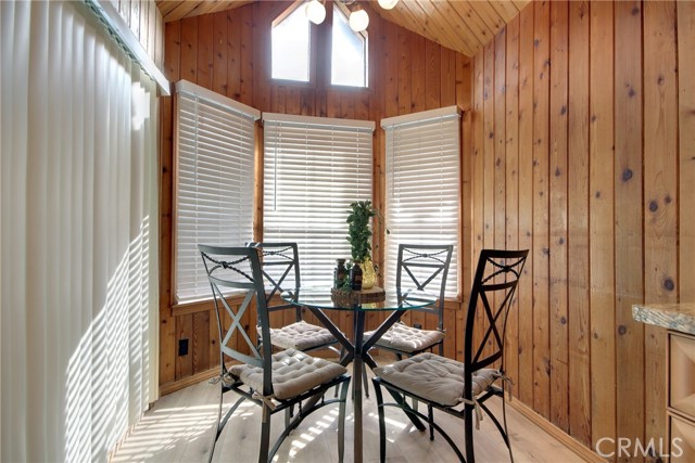 Detail Gallery Image 9 of 32 For 430 E Country Club Bld, –,  CA 92314 - 2 Beds | 2 Baths