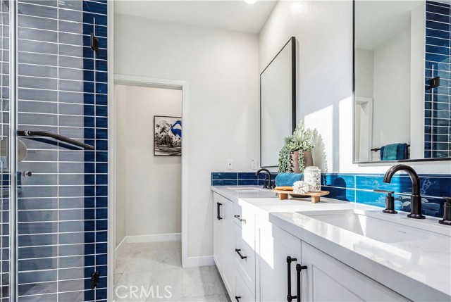 Detail Gallery Image 10 of 13 For 12720 Azure Way #27,  Hawthorne,  CA 90250 - 4 Beds | 3/1 Baths