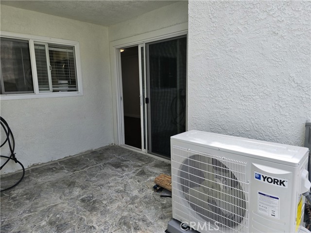 23915 Arlington Avenue, Torrance CA: https://media.crmls.org/medias/f5634703-bb9e-4454-80a3-b73c5f32f209.jpg