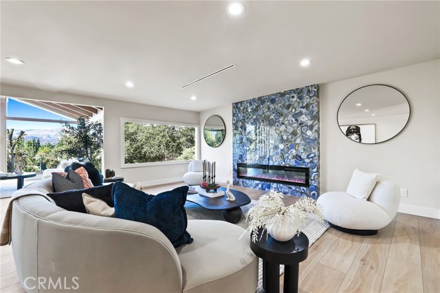9425 Gierson Avenue, Chatsworth CA: https://media.crmls.org/medias/f563ee7c-3bb6-4a04-bfdd-197313e12e4f.jpg