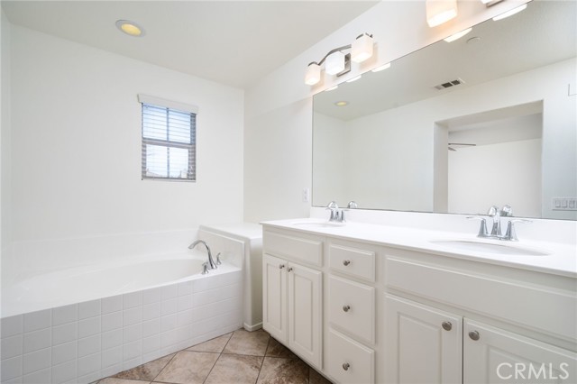 Detail Gallery Image 17 of 26 For 14975 S Highland Ave #94,  Fontana,  CA 92336 - 3 Beds | 2/1 Baths