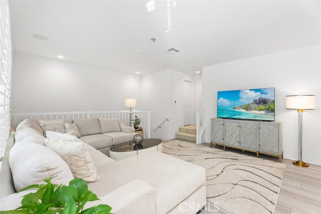 Detail Gallery Image 2 of 37 For 704 Dusky Creek, Lake Forest,  CA 92610 - 3 Beds | 2/2 Baths