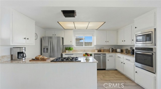 Detail Gallery Image 7 of 36 For 766 Robert Dr, Hemet,  CA 92543 - 3 Beds | 2 Baths