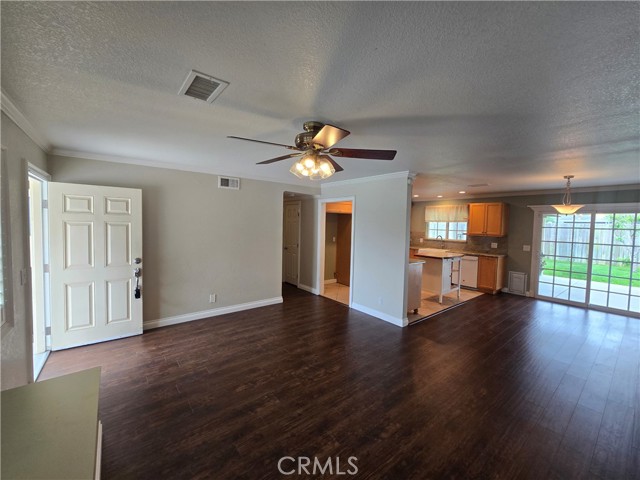 Detail Gallery Image 4 of 33 For 6792 Sylvia Dr, Huntington Beach,  CA 92647 - 4 Beds | 2 Baths