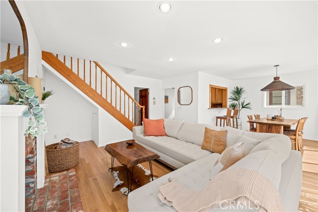 Detail Gallery Image 9 of 49 For 33 16th St, Hermosa Beach,  CA 90254 - 4 Beds | 4 Baths