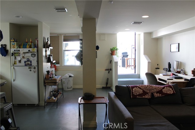 Detail Gallery Image 17 of 20 For 210 N Naomi, Burbank,  CA 91505 - 3 Beds | 2 Baths