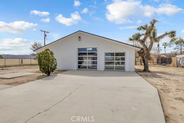 Detail Gallery Image 2 of 45 For 63541 Walpi Dr, Joshua Tree,  CA 92252 - 2 Beds | 2/1 Baths