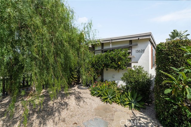 13628 S Mariposa Avenue, Gardena CA: https://media.crmls.org/medias/f567c654-4c59-447d-b3fc-e00633c3c648.jpg