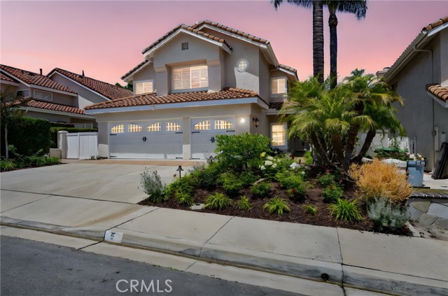 5 Vistamar Drive, Laguna Niguel CA: https://media.crmls.org/medias/f5684ed1-7f03-4a07-9257-97a5d0ff85eb.jpg