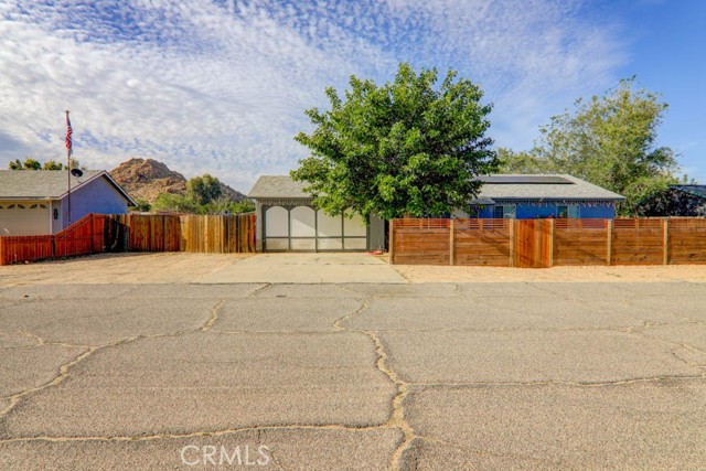 Detail Gallery Image 1 of 28 For 17152 Schollview Ave, Palmdale,  CA 93591 - 4 Beds | 2 Baths