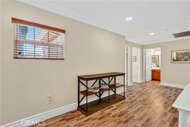 Detail Gallery Image 13 of 29 For 21803 Delany Ln, Canoga Park,  CA 91304 - 3 Beds | 3 Baths