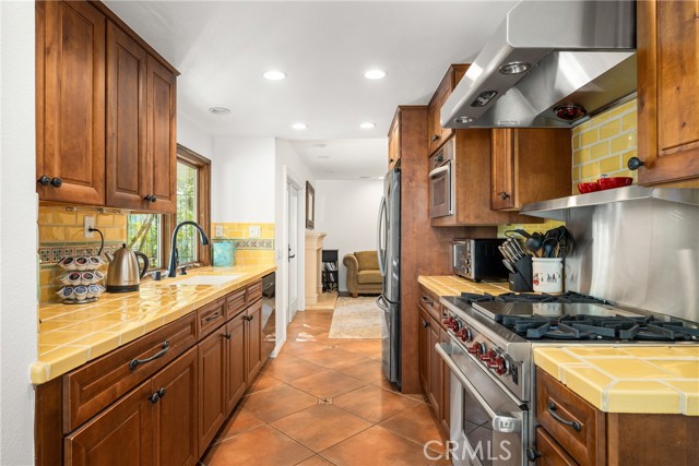 Detail Gallery Image 15 of 38 For 1048 Henrietta Cir, Placentia,  CA 92870 - 3 Beds | 2/1 Baths