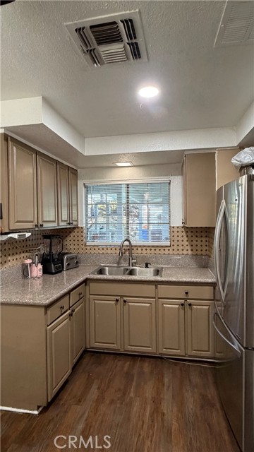 Detail Gallery Image 5 of 32 For 10900 Goss, Sun Valley,  CA 91352 - 4 Beds | 2 Baths