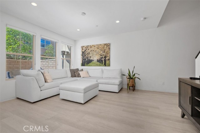 Detail Gallery Image 3 of 33 For 29 Prominence, Lake Forest,  CA 92630 - 3 Beds | 2/1 Baths