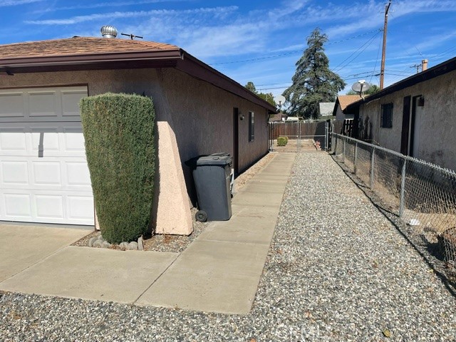 Detail Gallery Image 3 of 20 For 110 W Mayberry Ave, Hemet,  CA 92543 - 3 Beds | 2 Baths