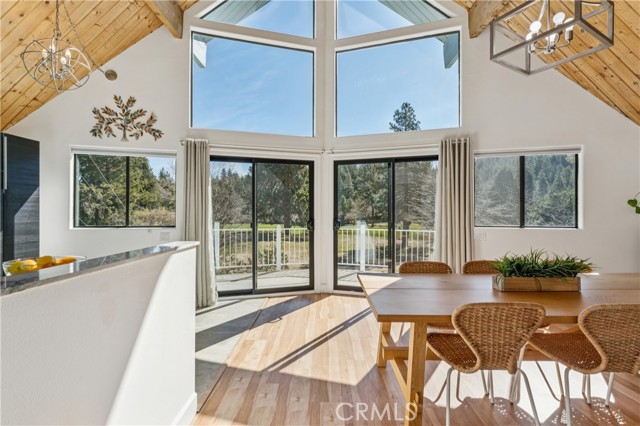 Detail Gallery Image 4 of 57 For 113 Brentwood, Lake Arrowhead,  CA 92352 - 6 Beds | 5/1 Baths