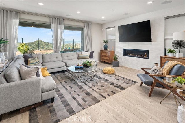 Detail Gallery Image 3 of 63 For 18262 Astro Ct, Saugus,  CA 91350 - 4 Beds | 3 Baths