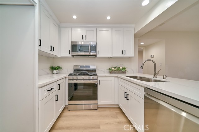 Detail Gallery Image 3 of 28 For 1441 Brett Pl #229,  San Pedro,  CA 90732 - 2 Beds | 2 Baths