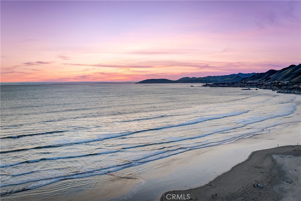 https://media.crmls.org/medias/f56bfa3c-0c2a-4197-b558-eb2194ea0da7.jpg?preset=X-Large