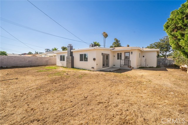 321 W Scott Street, Rialto CA: https://media.crmls.org/medias/f56db186-d3c0-44d0-9ccc-9ff55d7b3946.jpg