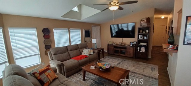 Detail Gallery Image 4 of 52 For 20806 Gridley Road #68,  Lakewood,  CA 90715 - 3 Beds | 2 Baths