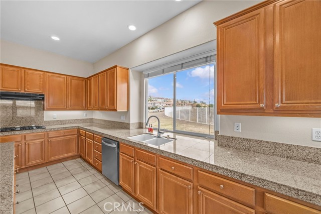Detail Gallery Image 17 of 54 For 101 via De La Valle, Lake Elsinore,  CA 92532 - 4 Beds | 2/1 Baths