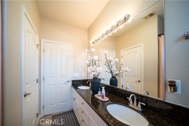 6028 W Evergreen Avenue, Visalia CA: https://media.crmls.org/medias/f56ef33c-eb50-4f84-a55e-53cc86303aee.jpg