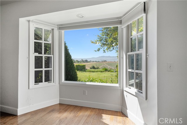 34150 Pauba Road, Temecula CA: https://media.crmls.org/medias/f571b439-97e2-4bcd-bee0-253577243159.jpg