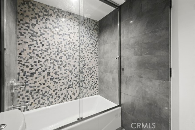 Detail Gallery Image 41 of 66 For 222 Monterey Rd #1203,  Glendale,  CA 91206 - 2 Beds | 2 Baths