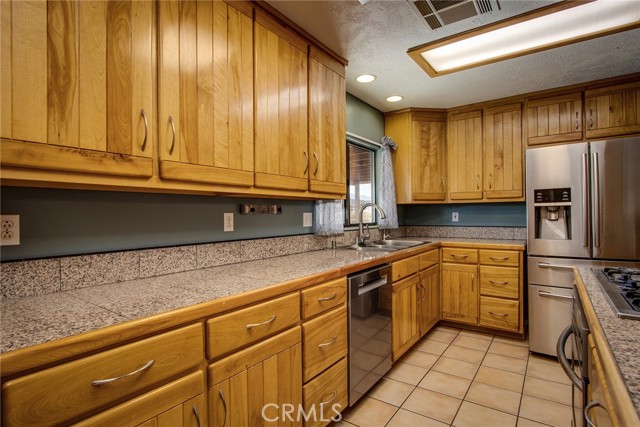 Detail Gallery Image 13 of 37 For 49624 Park Ave, Morongo Valley,  CA 92256 - 3 Beds | 2 Baths