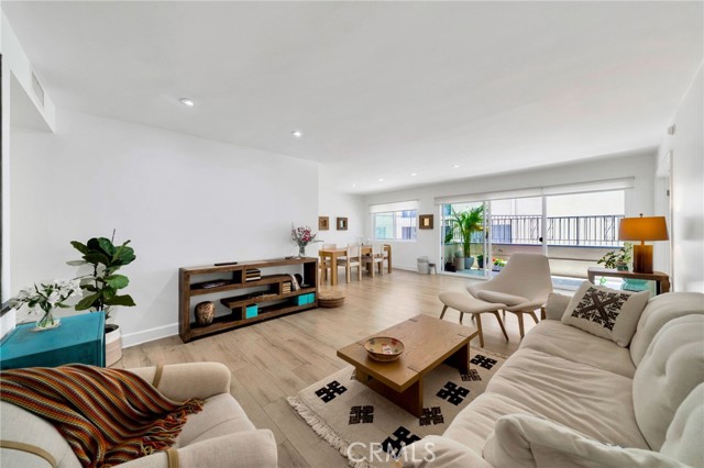 Detail Gallery Image 8 of 37 For 7259 Hillside Ave #102,  Los Angeles,  CA 90046 - 2 Beds | 2 Baths