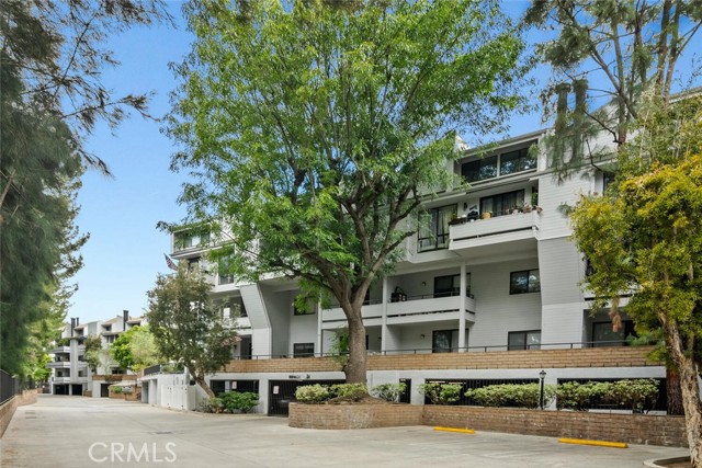 13331 Moorpark Street, Sherman Oaks CA: https://media.crmls.org/medias/f57389ae-24de-4b9d-9d5b-3216043c7ef1.jpg