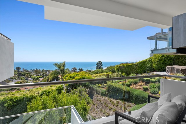 Detail Gallery Image 24 of 35 For 1061 Skyline Dr, Laguna Beach,  CA 92651 - 4 Beds | 2/2 Baths