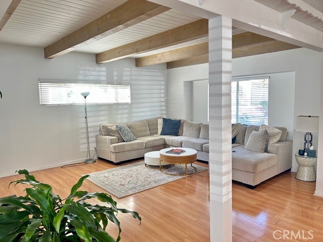 Detail Gallery Image 3 of 12 For 22632 Cass, Woodland Hills,  CA 91364 - 3 Beds | 2 Baths