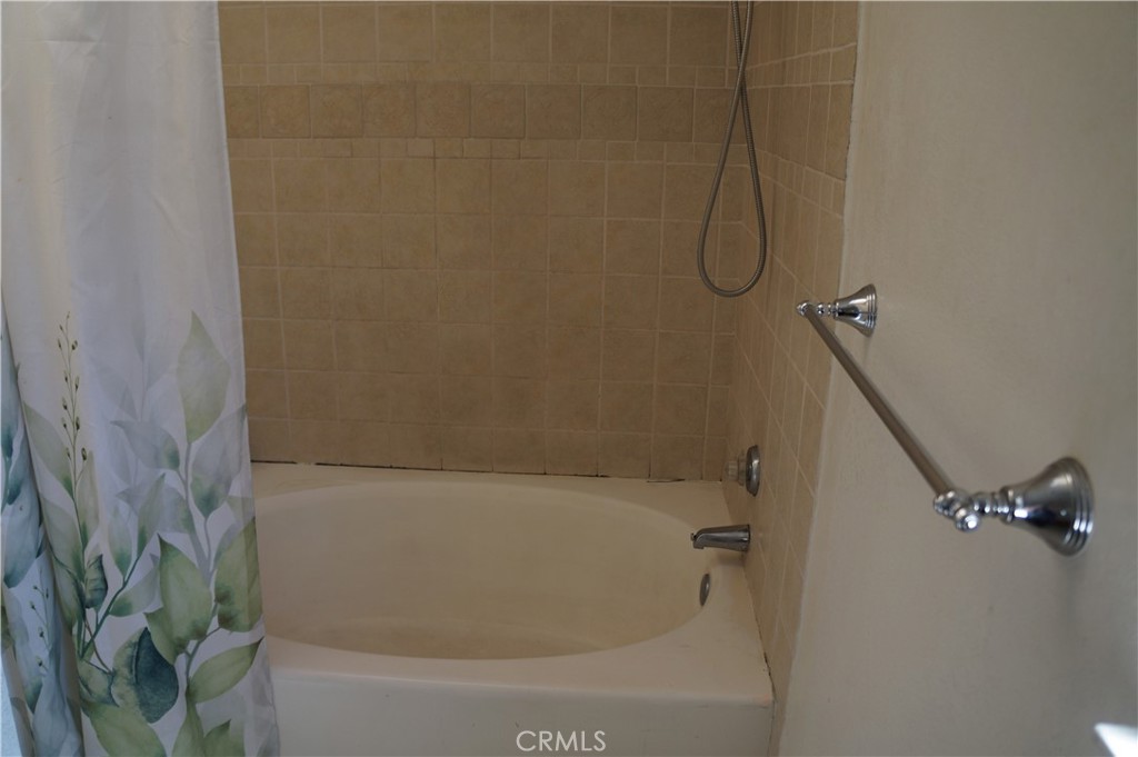 https://media.crmls.org/medias/f5743d4f-62cc-40b8-af1b-8dce751afb1d.jpg?preset=X-Large