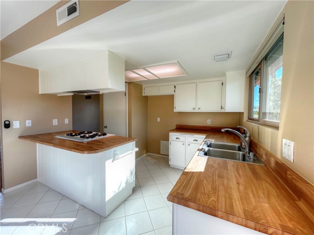 Detail Gallery Image 6 of 37 For 33932 El Encanto Ave #B,  Dana Point,  CA 92629 - 2 Beds | 2 Baths