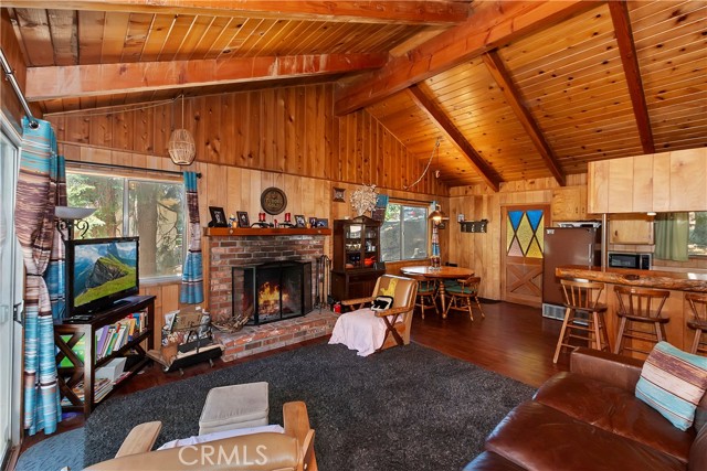 812 Arosa Drive, Crestline CA: https://media.crmls.org/medias/f5747c1f-6fd7-4ff6-95ac-17cca417e9ae.jpg