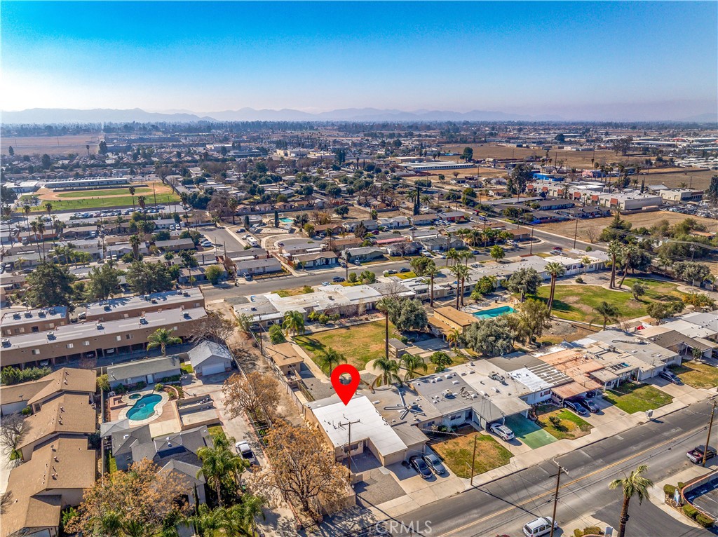 https://media.crmls.org/medias/f57592d4-d921-4ec6-bb94-2d790223b02d.jpg?preset=X-Large