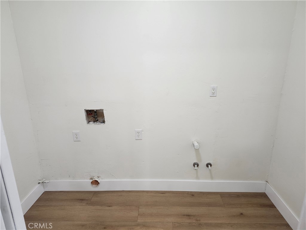 https://media.crmls.org/medias/f575a5b2-6b07-41ac-9e62-f28db0733f3c.jpg?preset=X-Large