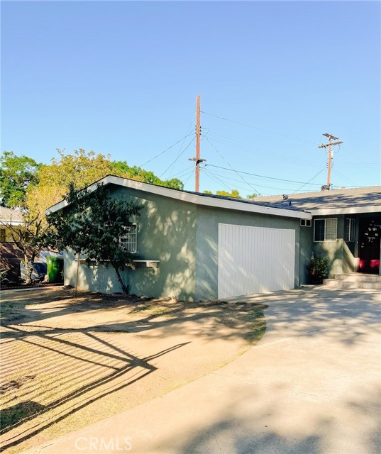 10016 Sophia Avenue, North Hills CA: https://media.crmls.org/medias/f5764a34-f2ae-4885-b8bb-ac60decb49ca.jpg