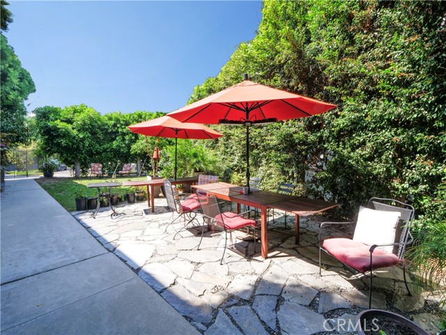Detail Gallery Image 1 of 1 For 3751 Lockland Dr #D,  Los Angeles,  CA 90008 - 2 Beds | 2 Baths